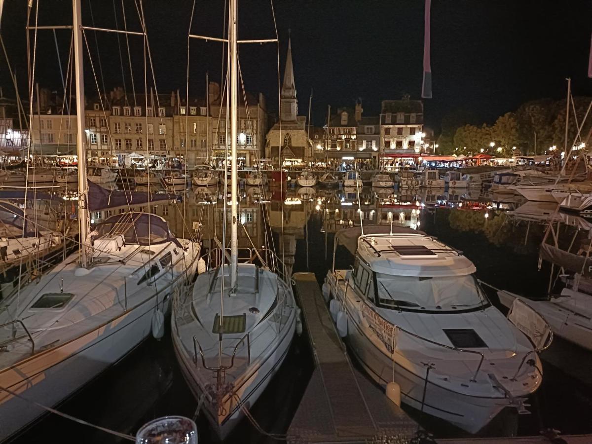 Appartement Le cœur du centre historique à Honfleur Extérieur photo